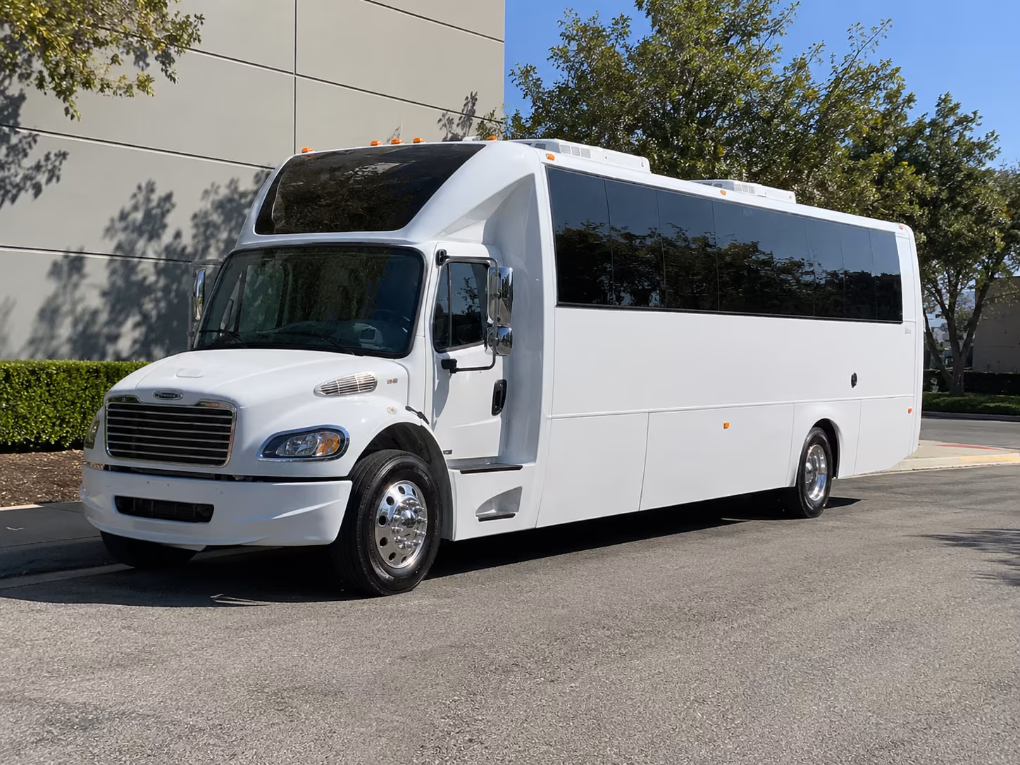 San Francisco Birthday, Sweet 16, & Quinceañera Transportation party bus exterior
